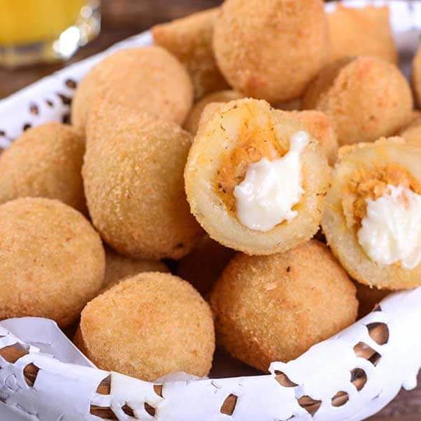 coxinha de frango com catupiry